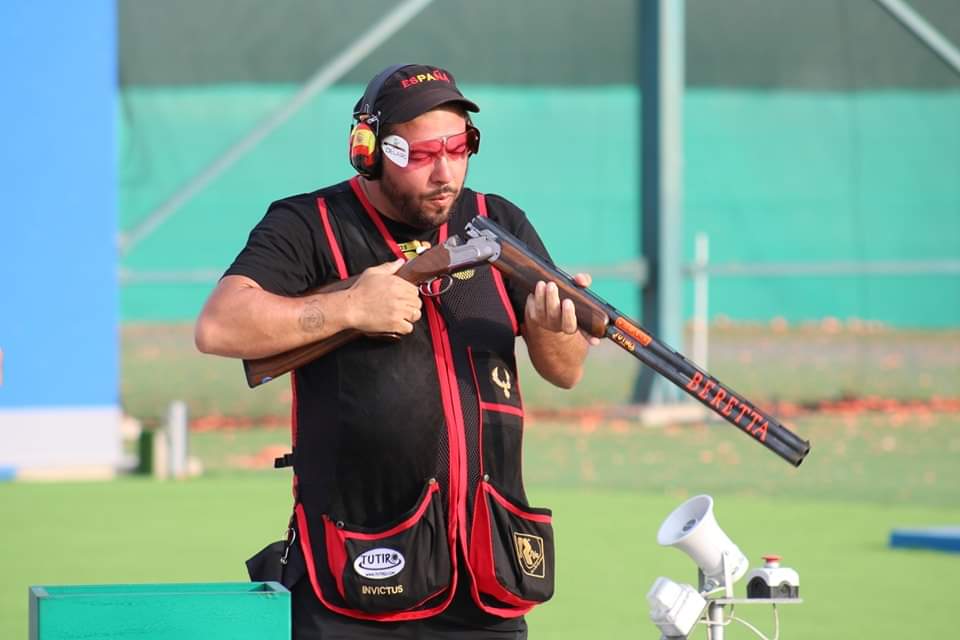 Tutiro_2020's tweet photo. Y en #TUTIRO estamos una vez más de celebración con la medalla de oro individual de @AlbertoFdezTiro lograda esta pasada noche en la Copa del Mundo que se está celebrando en Lima (Perú)¡Enhorabuena Alberto! 😊 #tiroalplato #issf #trapmen https://t.co/ySFeK97zYq