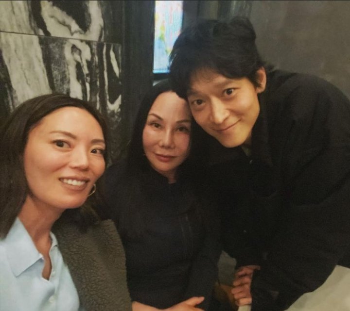 #KangDongWon with #Pachinko Excutive Producer Theresa Kang Lowe and Eva Chow 😍

Minha liked this post.

#EvaChow #TheresaKang #LeeMinHo #KimMinHa