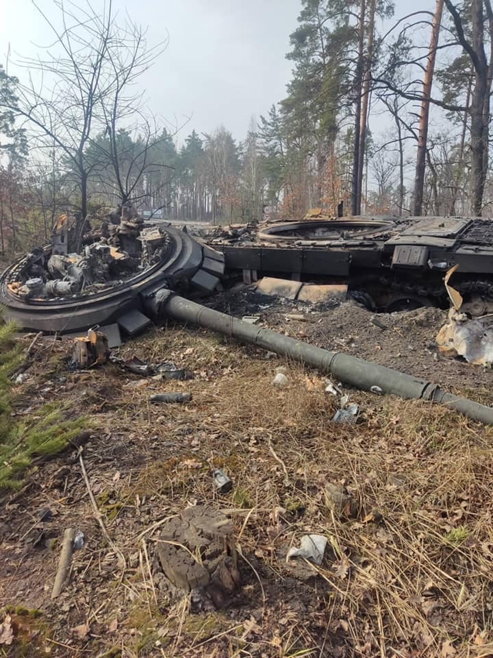 WhiteMarchINT's tweet photo. Look: Destroyed russian vehicles and tanks in Kyiv region.

#Ukraine #Kyiv https://t.co/ry7LcGa0x4