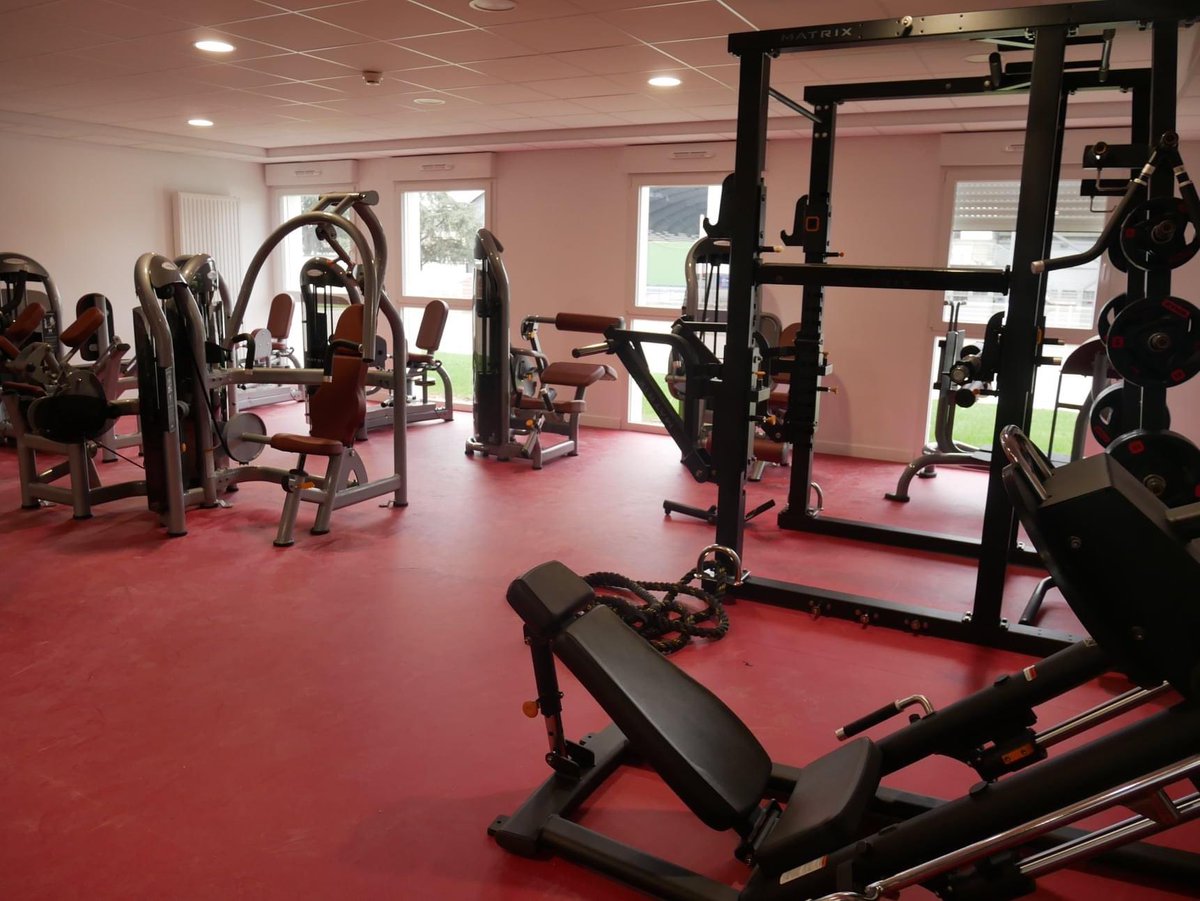 GilAverous's tweet photo. Après 20 mois de travaux, @polylogis-Scalis a donné les clés du nouveau centre de formation, d’entraînement et nouveau siège de @LaBerrichonne de #Châteauroux.
Un outil extraordinaire qui permet à la Berri de réunir l’ensemble de ses structures à @Chateauroux36 👌🏼 https://t.co/JO7kjy5v8k