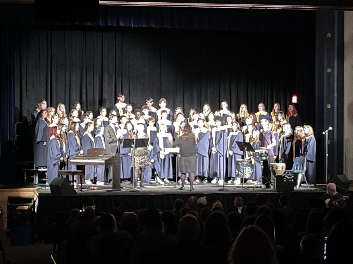 Congratulations to the CMS/CHS choirs on last night’s performance. I was especially proud of former Oaklyn student,Victoria Danker, for her beautiful solo, but everyone on stage gave a stellar performance last night!#CollsEdu #CollsArts #OpsEdu