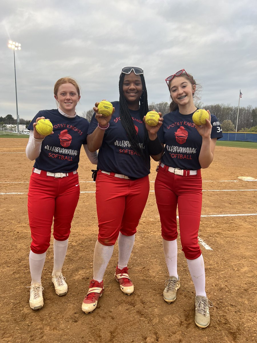Nyla Brown 3H / 2RBI
Kate Braden 3H / HR / 4RBI
Mylia Knight 4H / 2HR/ 6RBI
Caroline Carter 2H / HR / RBI
Kyleigh Mummert 2H / RBI
Emma Hallman 2H / RBI

Morgan Maslock WP 4IP / 2K
Emma Hallman 2IP in relief to close the game! Way to go lady’s Knights