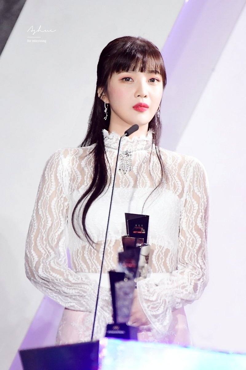 ashue_4mars's tweet photo. 191126 AAA 레드벨벳 조이

만우절 기념 탐라에 다른 예쁜 사람 심기

꽃가루를 날려 폭죽을 더 크거 터트려,, 잘보고 있어요,,❤

#레드벨벗 #조이 #RedVelvet #Joy https://t.co/5Upmx0tdAS