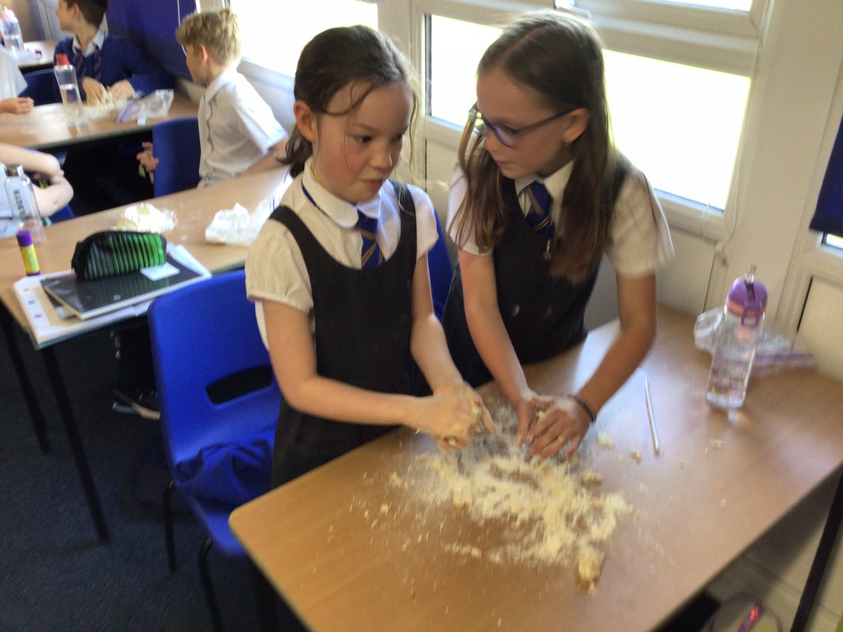 ShoresideYear6's tweet image. In DT, we used kneading techniques when making dough using flour and water. It got messy, but we made some great dough. #breadmakers @MissKnipeREMAT @RainbowEduMAT @Shoreside1234 @MrPowerREMAT