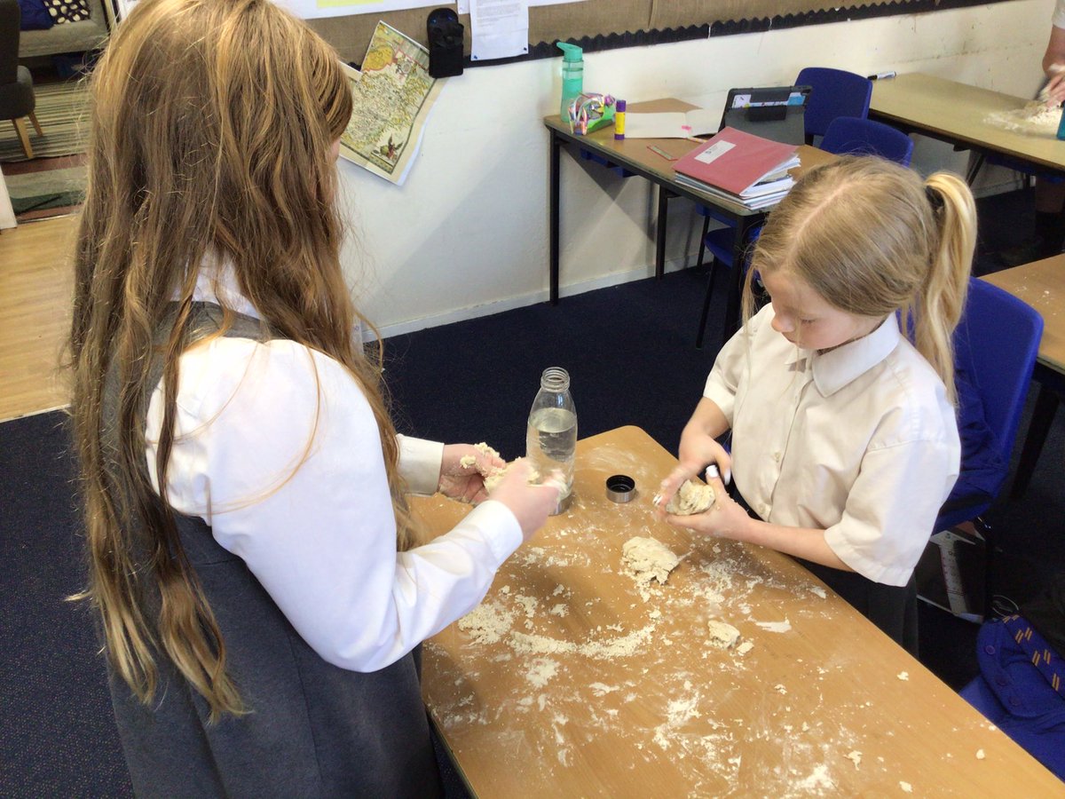 ShoresideYear6's tweet image. In DT, we used kneading techniques when making dough using flour and water. It got messy, but we made some great dough. #breadmakers @MissKnipeREMAT @RainbowEduMAT @Shoreside1234 @MrPowerREMAT