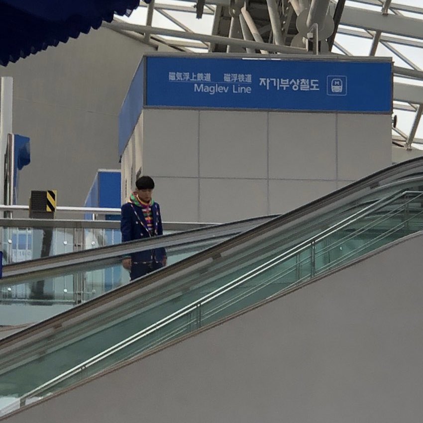 seondal__'s tweet photo. tiny airport sono               tiniest sono 🥹
#KimSeonHo                    #คิมซอนโฮ
                            #김선호 https://t.co/jo2waNJ2mI