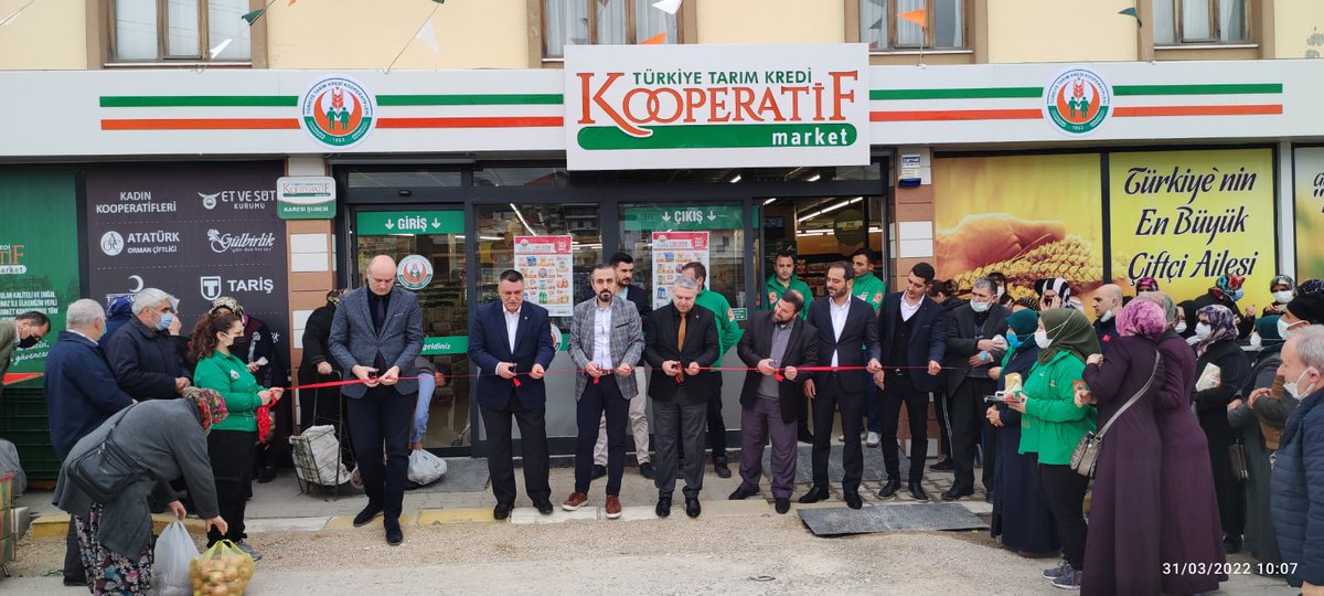 TkkBalikesir's tweet photo. Tarım Kredi Kooperatif Marketin Ertuğrulgazi. Şubesi Balıkesir’de Açıldı.
Tarım Kredi Kooperatif Marketler çiftçilerden aldığı güçle büyümeye devam ediyor.  Tarım Kredi Kooperatif Market Balıkesir Ertuğrulgazi şubesi Balıkesir, Karesi ilçesinde düzenlenen törenle hizmete açıldı. https://t.co/tGUS0pDxwR