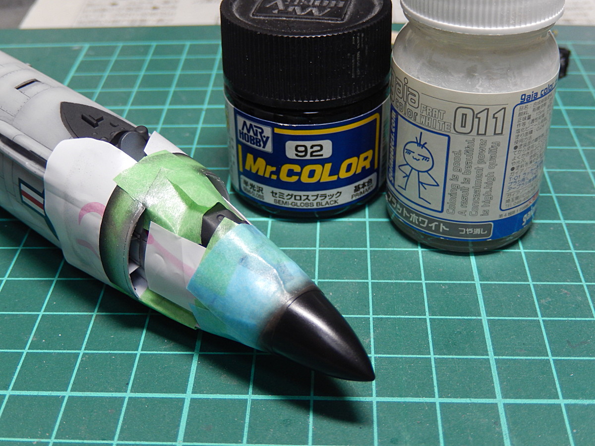 gorimodeler's tweet photo. 祭りの締切、4月1日の夜までだと思ってたら、どうやら0時で終わってた...💦
という訳で、延長突入~!
アンチグレア&ウォークウェイ、翼前縁、レドーム、シート。
あちこち塗装中!
#春のアメリカ艦載機祭り延長
#ソード
#F3H https://t.co/k8dmxabpes