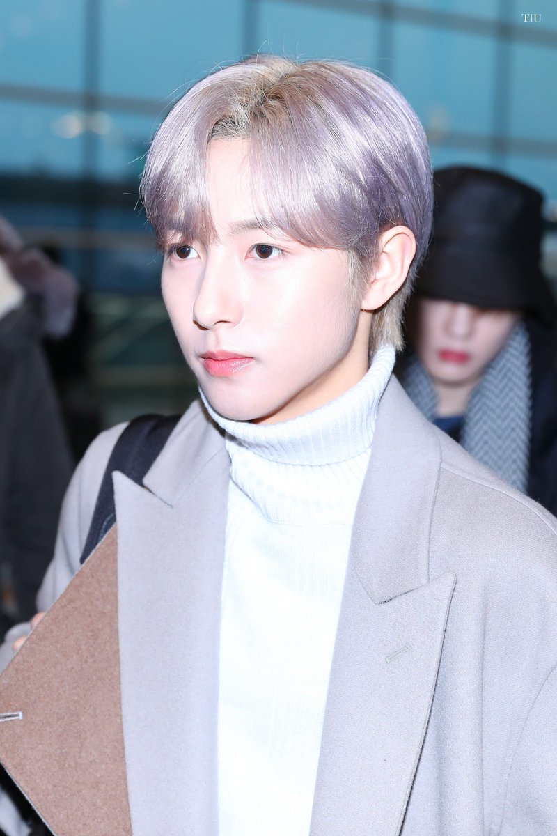 ya00nga's tweet photo. 작년 만우절에 올라왔던 런쥔이의 레지옹드 무보정 사진 🤤🤤🫶🏻 https://t.co/c7uwXUWHwD