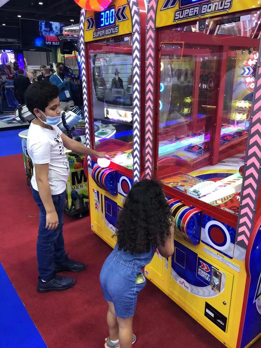 reachinggame's tweet photo. DEAL 2022 Dubai Show #Deal2022 #Dealdubai #entertainment #China #ARCADE #gamemachine #amusement #coinoperated #coingames #reachinggame #arcadegame #www.reachinggame.com https://t.co/7XHUx0d1si
