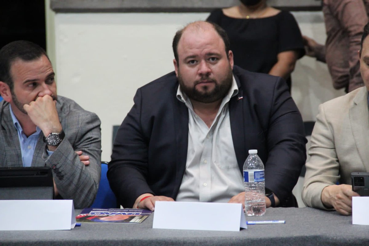 CmicMichoacan's tweet photo. Morelia nos requiere a todas y todos para seguir construyendo un mejor municipio; dando seguimiento a la agenda ciudadana "Por un bien Común, Morelia Unida", nuestro Vpdte. de Enlace de Gobierno y Legislativo 
Mauricio Villaseñor asistió a un encuentro para conocer su avance. https://t.co/ppu7YKMwMl