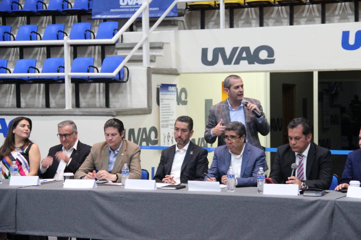 CmicMichoacan's tweet photo. Celebramos estos trabajos que encabezan el Presidente de @FucidimAC, Roberto Ramírez Delgado y el Presidente Municipal @AlfonsoMtz_Mx. #ConstruyendoMichoacán https://t.co/kXnI3ocKXQ