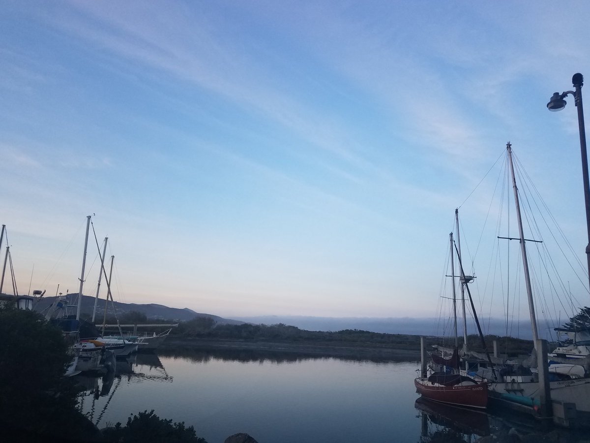 thebarddrab's tweet photo. The little red boat's name is Tarde Encantada and I've got my eye on it~ https://t.co/g7jaKEpzPj