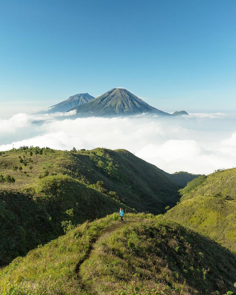 wonderfulid's tweet photo. Marvel at the magnificent panoramic views from the top of #MountPrau, #DiengPlateau, in #Wonosobo, #CentralJava! Are there any other high-altitude spots in #Indonesia that have impressed you greatly? Tell us below.
๐ธIG : @josiahwg
In Frame IG : @meganhassa
#WonderfulIndonesia https://t.co/IPDEsZeK1l