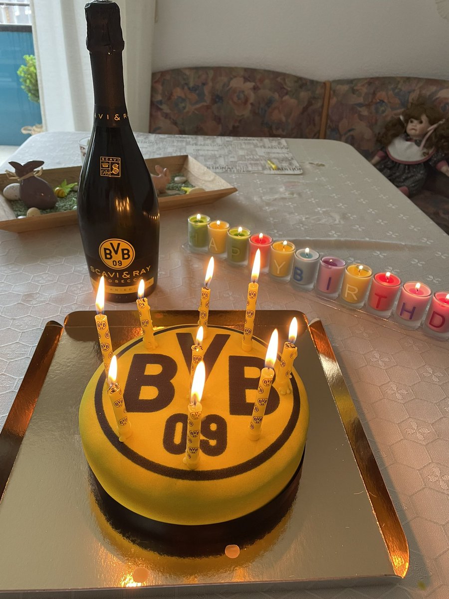David3103's tweet photo. Happy Birthday to me!!!��🍾😀✌️#bvb #echteliebe @BVB https://t.co/Df305OjLYJ