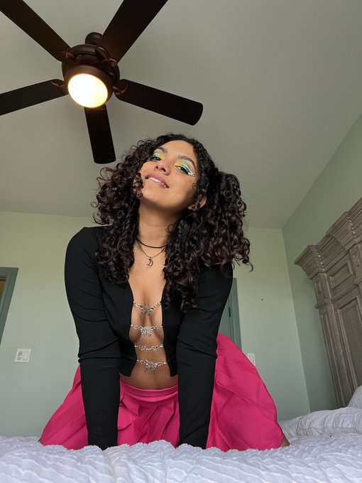 Get put into a drawing to win a WHOLE YEAR FREE to my OnlyFans once you subscribe TODAY for only $7!