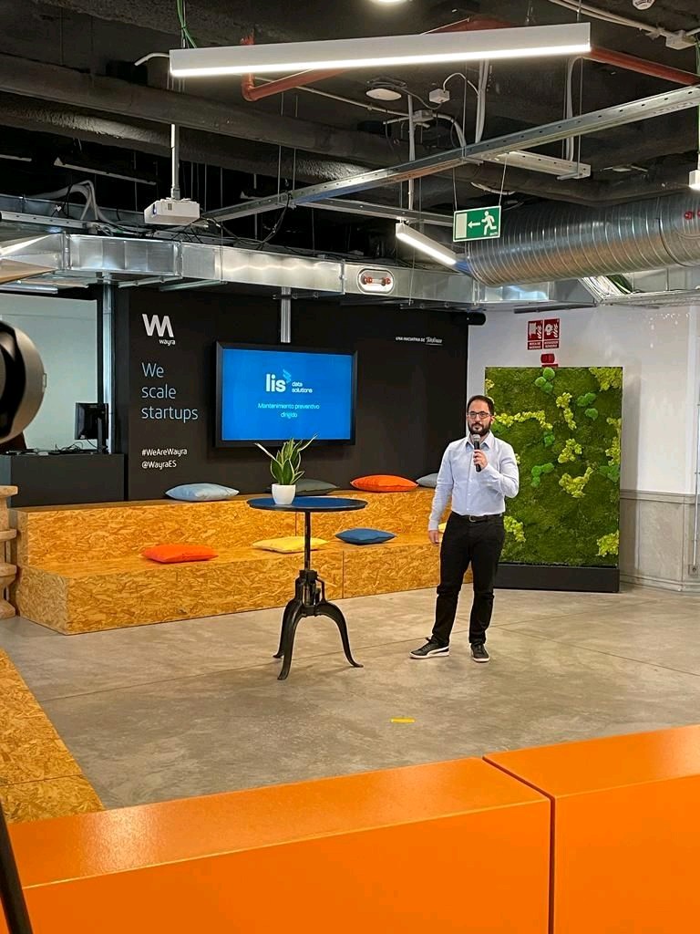 LIS_Data_ES's tweet photo. Hoy hemos seguido atentamente a  @Monge_LIS en su participación en el @Microsoft #HeroesforManufacturing, desde @Wayra.

En nuestra oficina de #Cantabria y en el stand del @AdvanFactories no nos hemos perdido su exposición de casos de uso de Mantenimiento Preventivo Dirigido. https://t.co/dUCVHngzpZ