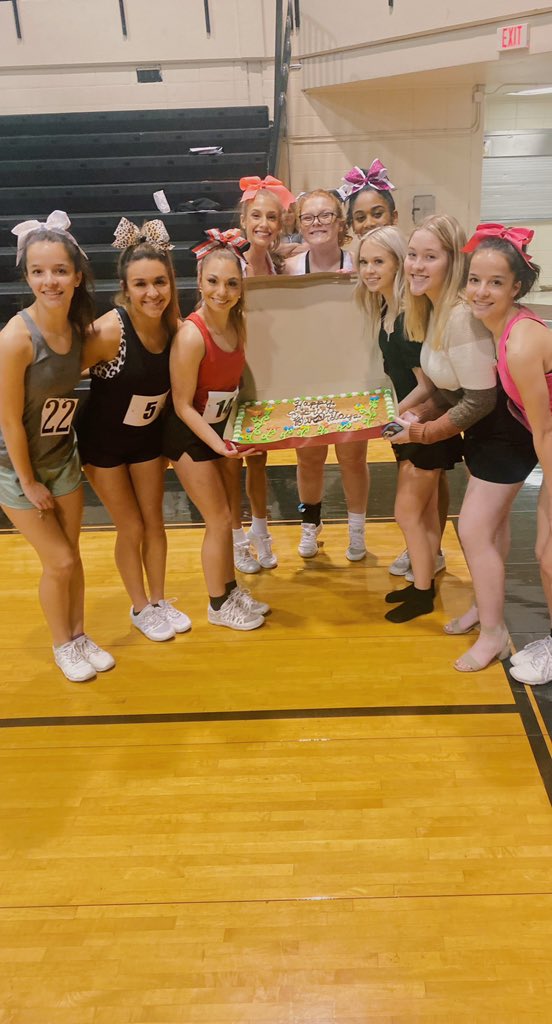 NHSCheer19_20's tweet photo. happy birthday to our spring babies and a happy late birthday to our winter babies! 🎂🤍 https://t.co/fT3oU0idyA