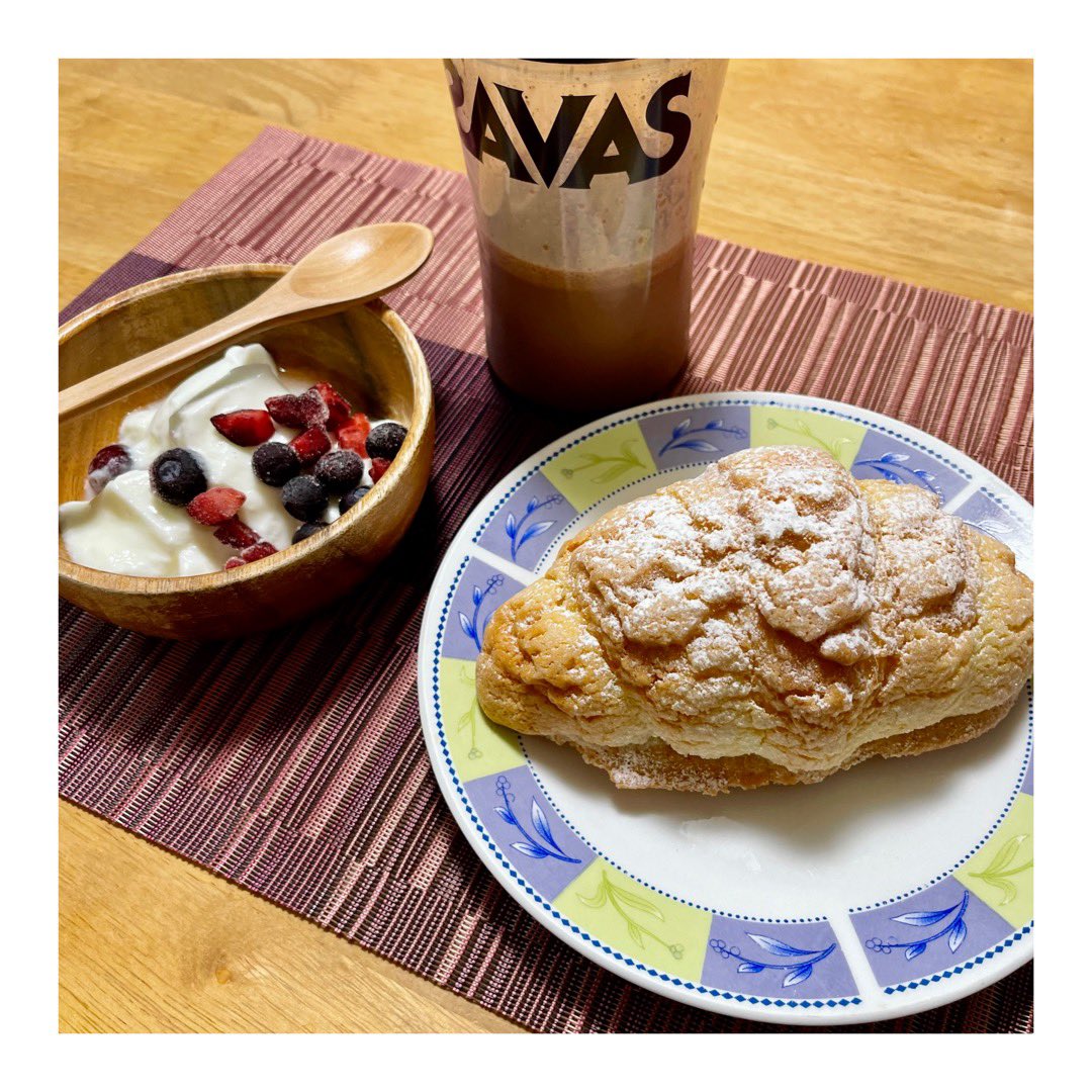 sd_ogura's tweet photo. 3月31日 #夕食(2食目)
#16時間断食
#肉体改造 💪1070日目
#禁煙 🚭1669日目
#断酒 🈲111日
◎#メロンクロワッサン
◎#プレーンヨーグルト
#ミックスベリー
◎#プロテインココア味
#低脂肪乳
#ダイエットニュー #筋トレ #pinako #キッチンぴなこ #kitchenpinako #千葉大学医学部附属病院 https://t.co/X54xMNRxgI