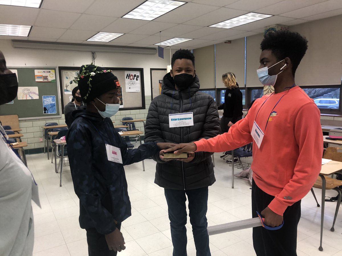 MrsNicoleLaird's tweet photo. Today 9th grade previewed the plot of Romeo &amp; Juliet with my narration &amp; their own dialogue before we begin reading the play next week! 

Pics are the secret wedding, Juliet’s slumber, &amp; the final deaths of the star-crossed lovers

#RomeoandJuliet #HSEnglish #TeachingShakespeare https://t.co/HO7pxYUor0