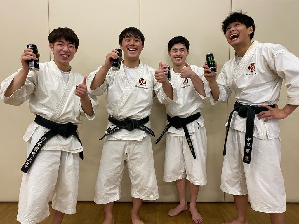 kemponittaidai's tweet photo. 『Monster Energy JAPAN』様よりモンスターエナジードリンクの提供を頂きました✨
いつもありがとうございます！！！
モンスターエナジーを飲んで練習頑張ります😁

※撮影時はマスクを外しております。

#cattokyo
#日体大
#少林寺拳法
#Monsterenergy
#エナジードリンク https://t.co/nEJChNmqvN