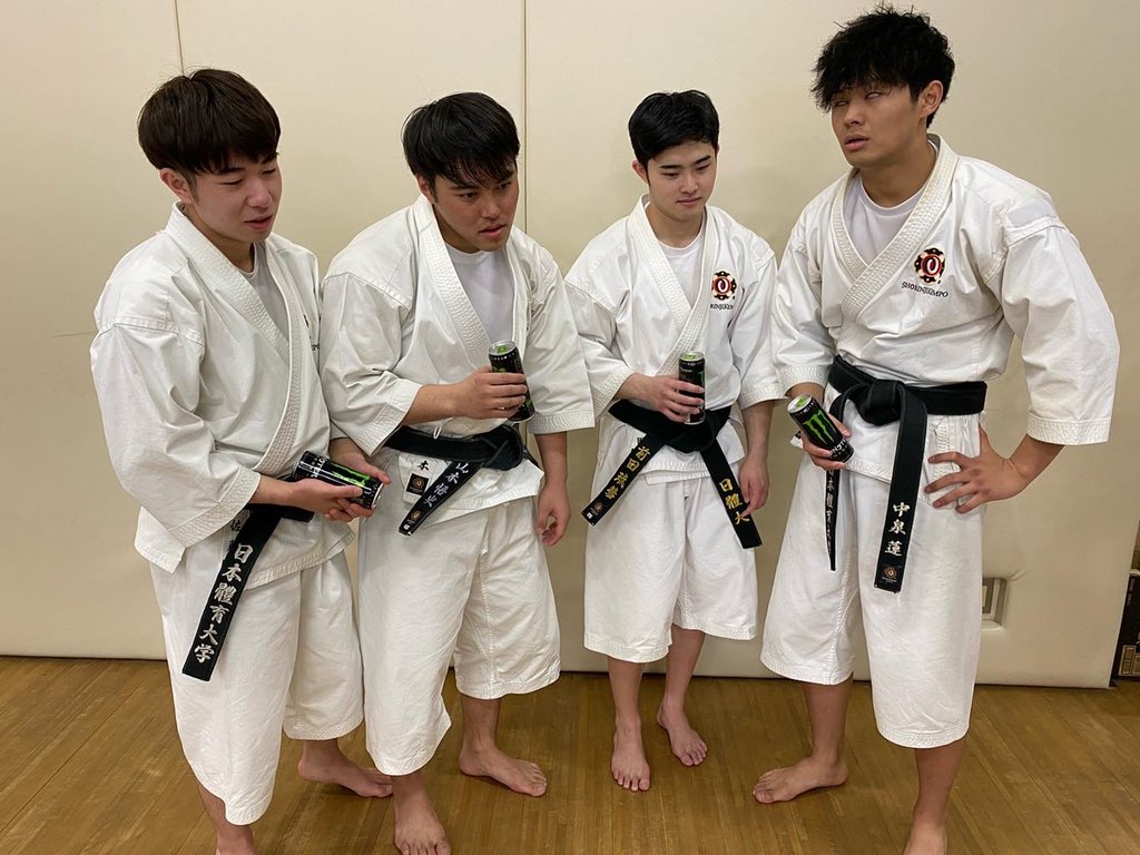 kemponittaidai's tweet photo. 『Monster Energy JAPAN』様よりモンスターエナジードリンクの提供を頂きました✨
いつもありがとうございます！！！
モンスターエナジーを飲んで練習頑張ります😁

※撮影時はマスクを外しております。

#cattokyo
#日体大
#少林寺拳法
#Monsterenergy
#エナジードリンク https://t.co/nEJChNmqvN