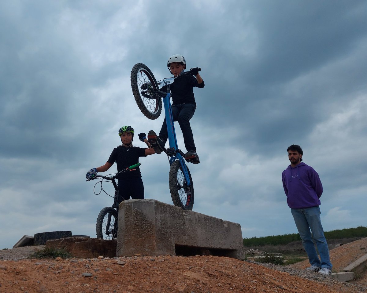 West_trialbici's tweet photo. T'agradaria tindre el control de la teva bicicleta?? Activitats amb bicicleta de trial o amb mountain-bike per nens i grans, informat @West_trialbici @AjuntTorrelameu #torrelameu #lleida #ciclismelleida 😉 https://t.co/3j1p0t3Fx0