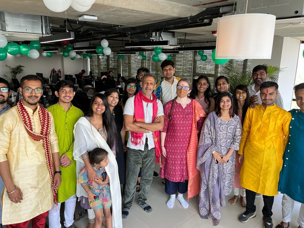 o2htechnology's tweet image. Thrilled to share that o2h technology has moved to a more #livelyofficespace based in the heart of the city.

Huge thanks to our CEO @glyn_dk and @prashantshah123 Co-founder of @o2hgroup for participating in the pooja ceremony.

#o2htech #seedingnewideas #cultureofinnovation