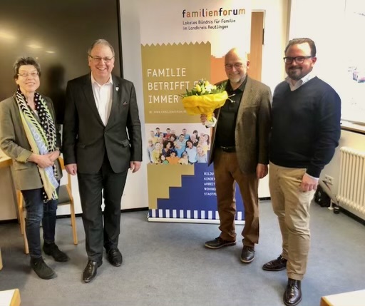GERK_REUTLINGEN's tweet photo. Unser Vorstandsmitglied Claus Mellinger wurde als Nachfolger von Frieder Leube als neuer Sprecher des Familienforum - lokales Bündnis für Familie im Landkreis Reutlingen eingeführt.
Familie betrifft es immer - deshalb ist es gut, wenn sie eine starke Stimme haben! https://t.co/HHHBWB3Cwk