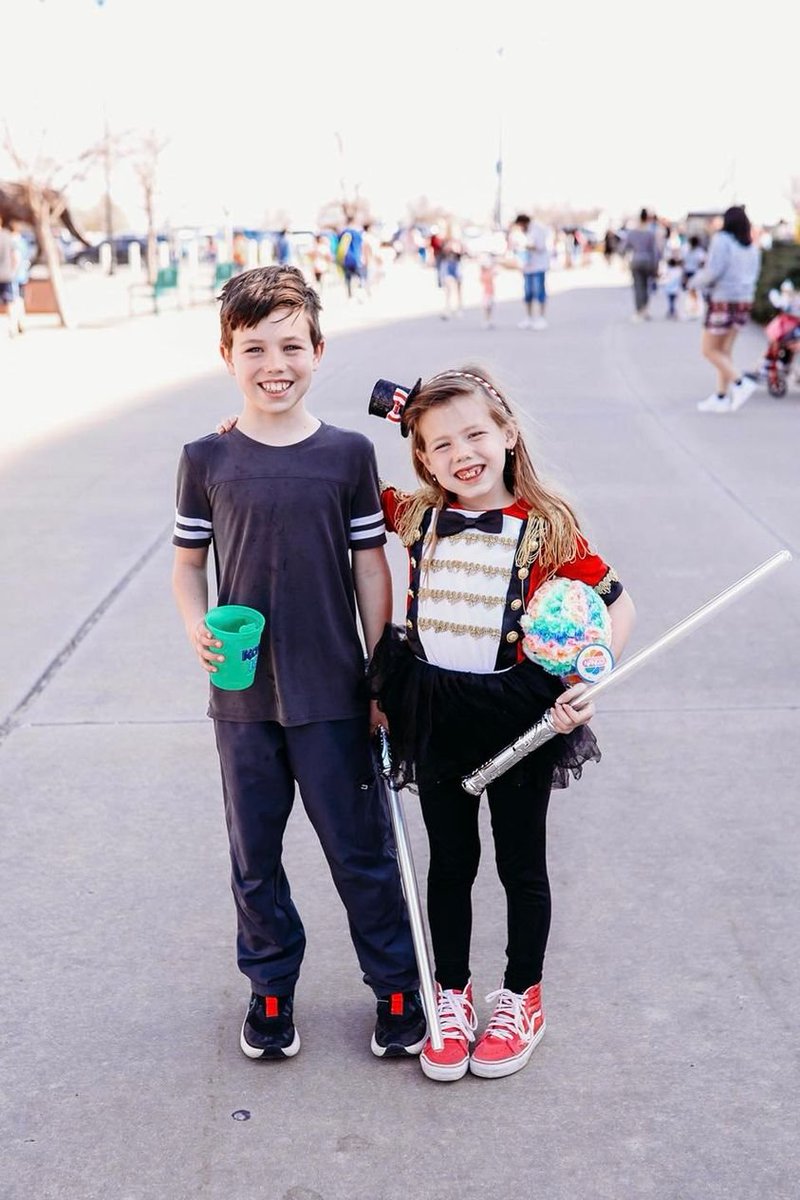 ConsumerGirl's tweet photo. I had such fun being the guest ringmaster at the Shrine Circus! 

Harlow joined me as my mini ringmaster ❤️ She loves being on stage and we both knew we wanted to look the part. 

So I turned our plain red shirts into our ringmaster outfits 🎪 https://t.co/pE4bWADFAu