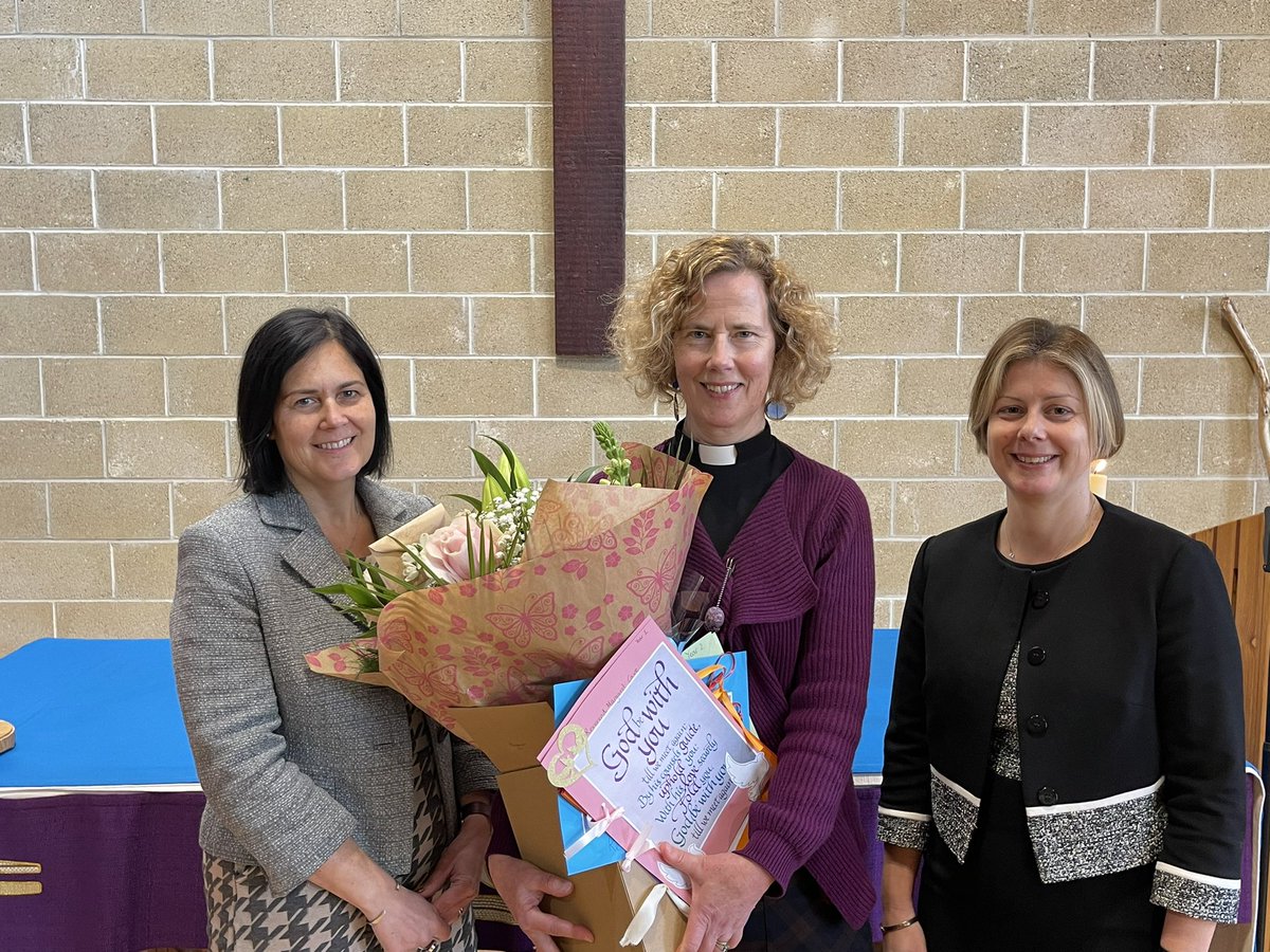 MargaretCave's tweet photo. Another last - I was touched by a special farewell from @ChristChurch090 at #Easter #schoolservice @ChristChurchEG this afternoon with beautiful cards & flowers - thank you amazing Koinonia Federation headteachers Claire & Victoria @BishopSouthwark @SouthwarkCofE @DominicHubbuck https://t.co/HMo8gFWIdQ
