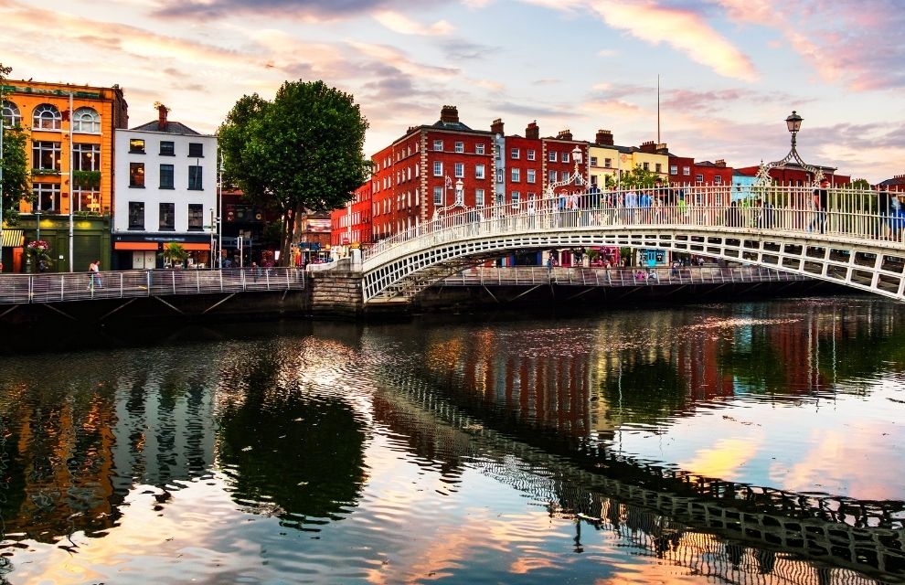 ASTimes_'s tweet photo. Hauck Aufhäuser Lampe Privatbank has appointed Kevin Bardon and David O’Neill as CEO and chief operations officer, respectively, to its Irish subsidiary Crossroads Capital Management https://t.co/hd7gDcc10Z https://t.co/zXN6sQTxRf