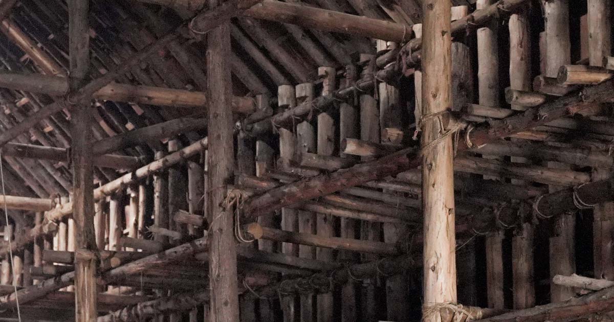 Take a look at the beautiful architecture of the Longhouse! Each part of the Longhouse has been as detailed as possible to show the most accurate representation of the Longhouses of our past. 

Stunning!

#longhouse #tourism #OntarioTourism #ExploreOntario #SixNations