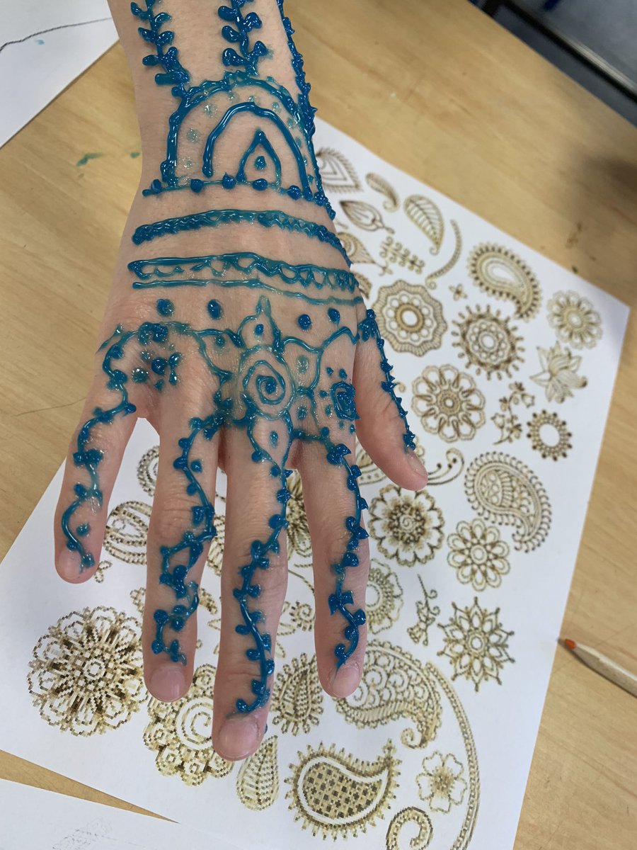 thekingsart1's tweet photo. Art leaders practicing henna painting with icing ready for next weeks workshop @KingsSchoolOSM #henna #multiculturalmarch #art #design #pattern https://t.co/b5WomIDCnY
