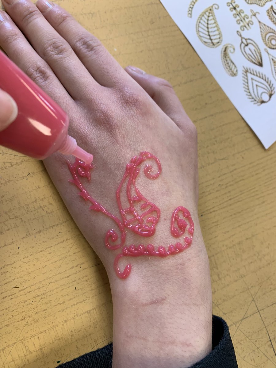 thekingsart1's tweet photo. Art leaders practicing henna painting with icing ready for next weeks workshop @KingsSchoolOSM #henna #multiculturalmarch #art #design #pattern https://t.co/b5WomIDCnY