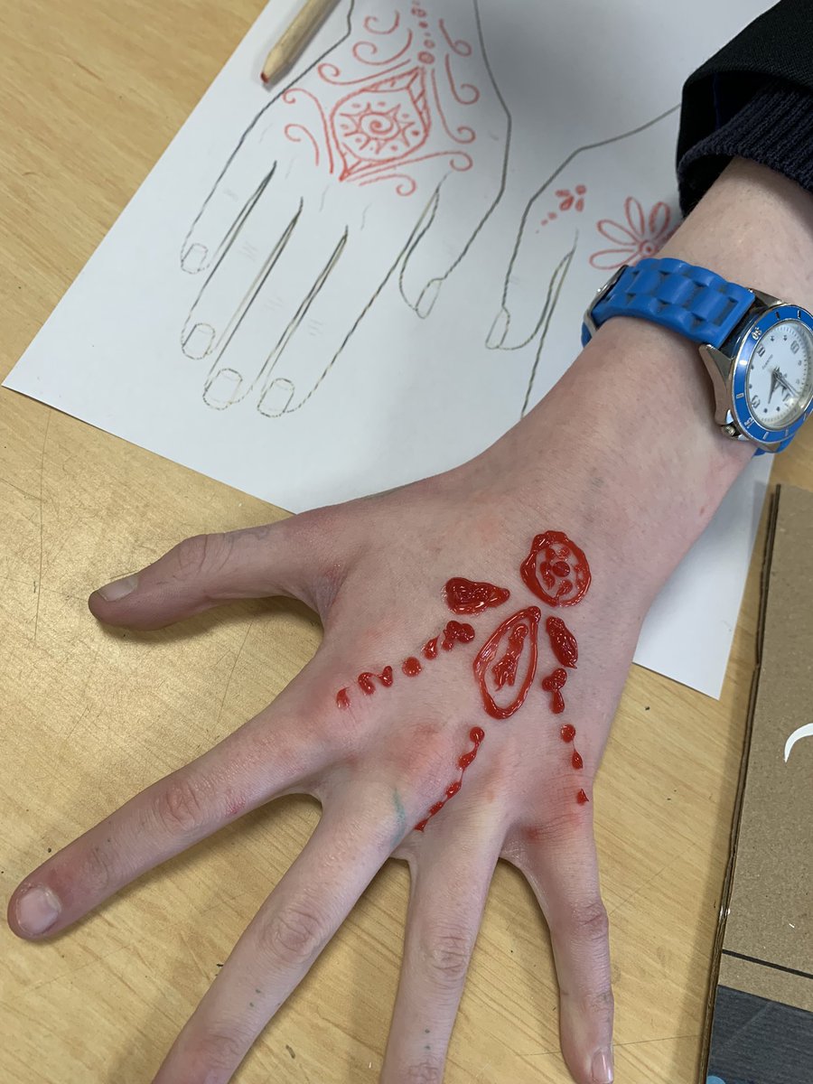 thekingsart1's tweet photo. Art leaders practicing henna painting with icing ready for next weeks workshop @KingsSchoolOSM #henna #multiculturalmarch #art #design #pattern https://t.co/b5WomIDCnY