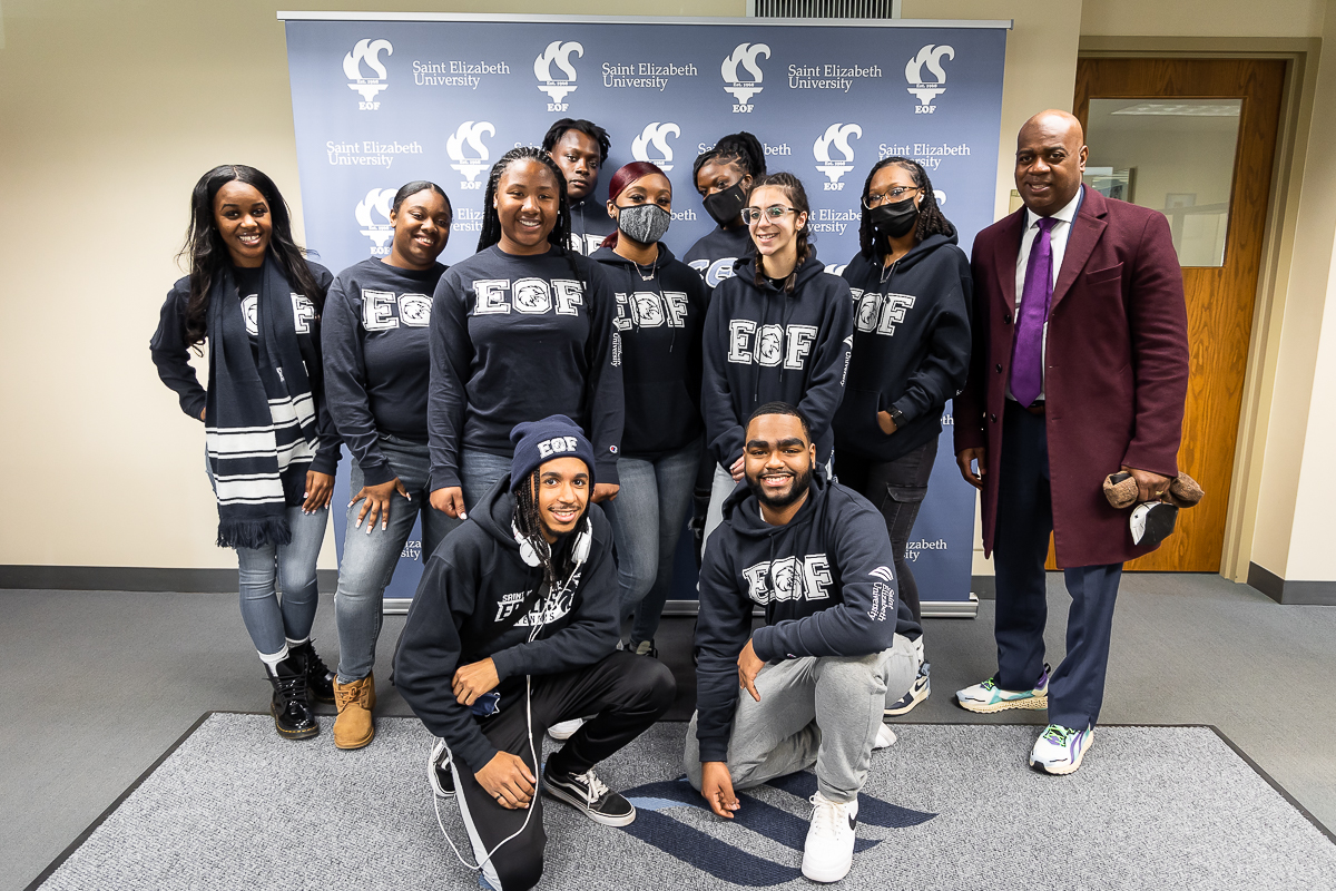SaintElizabethU's tweet photo. Saint Elizabeth University and Newark Mayor Ras J. Baraka announced a pilot program today to guarantee a debt-free four-year college education for 40 at-risk Newark students. @CityofNewarkNJ
Read more: https://t.co/o2RmS4JrWs https://t.co/bmkHl1P6KU