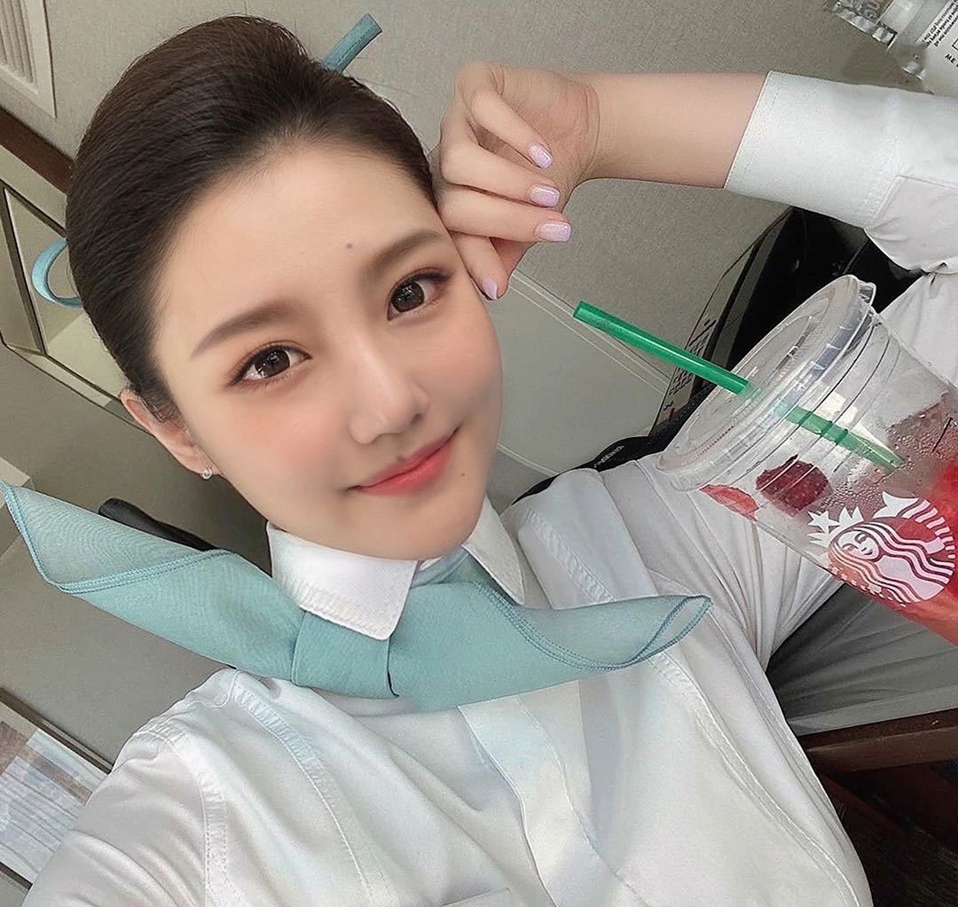 su19880818's tweet photo. 北京中韩混血大韩航��
小天喆 175CM
#最美空姐 #大韩航空空姐 #精致女人 https://t.co/warIHJlMfK