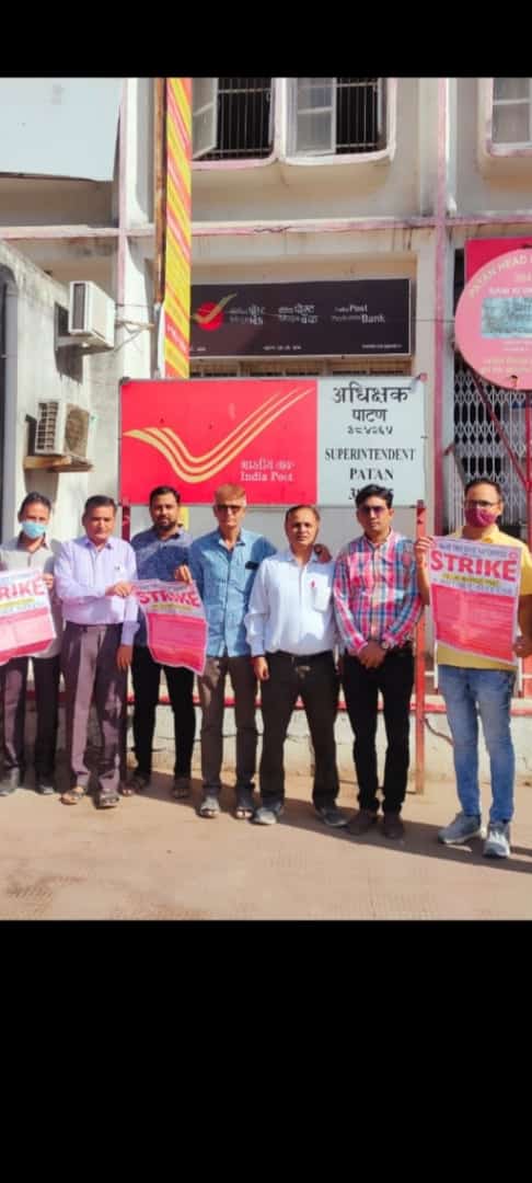 <a href="/angrejochahal/">Ramphal Rajli</a> <a href="/AdvoGajodhar/">Ad. Gajodhar Sharma, RSS</a> <a href="/JainarainShar12/">Jainarain Sharma</a> @Artisaini9828 <a href="/MukeshDada_Advo/">Mukesh Sikarwar</a> <a href="/mamtadeviMP08/">mamtadeviMPO8</a> <a href="/jhakhar_rohit/">ROHIT JHAKHAR</a> <a href="/SMVTDON/">Sanwar Mal Vaishnav</a> <a href="/RkVerma41569525/">Rk Verma</a> <a href="/SureshK97671892/">Suresh Kumar</a> <a href="/narendramodi/">Narendra Modi</a> <a href="/PMOIndia/">PMO India</a> <a href="/devusinh/">Devusinh Chauhan</a>   १४ सुतरी मांगो को लेकर और 8-घंटे की ड्यूटी की मांग को लेकर २ दिन स्टाईक हूई!सारे भारत की पोष्ट ओफिसो में करोडो रुपये का नुकशान हुआ!आमपब्लिक के कई काम रूक गये!लेकिन #GDSEmployees की बात सरकार ने नही सुनी?सुना हैं आनेवाले दीनो में बडी स्टाईक होगी