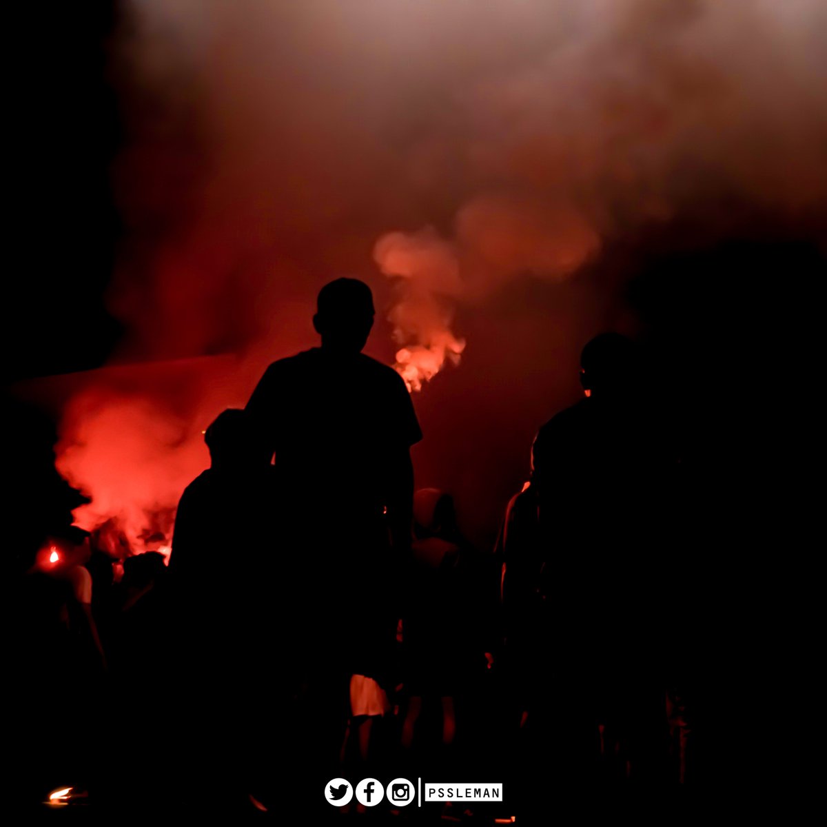 PSSleman's tweet photo. Dukungan dan perjuangan yang tak kenal lelah dari kawan-kawan suporter serta Sleman Fans kepada tim menjadi energi tersendiri bagi para penggawa Super Elja untuk terus berupaya memberikan hasil terbaik di akhir laga.

Matur nuwun ✊🟢🦅

#PSS #COSE #BRILiga1 #PersijaVsPSS #PSSday https://t.co/JQPRrtnOn5