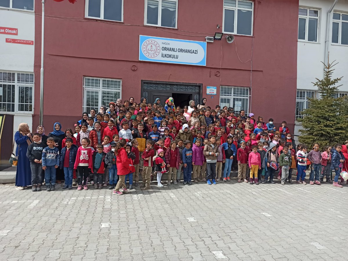 NigdeKYGM's tweet photo. Orhanlı'da bugün yüzler gülüyordu ☺️

Fadimana Halisdemir Yurdu olarak bugün Orhanlı Beldemizdeki öğrenciler ile buluştuk🙋‍♂️

Hediyeler, oyunlar, yiyecekler hepsi birbirinden güzeldi ♥️ https://t.co/ASZrRpYJB9