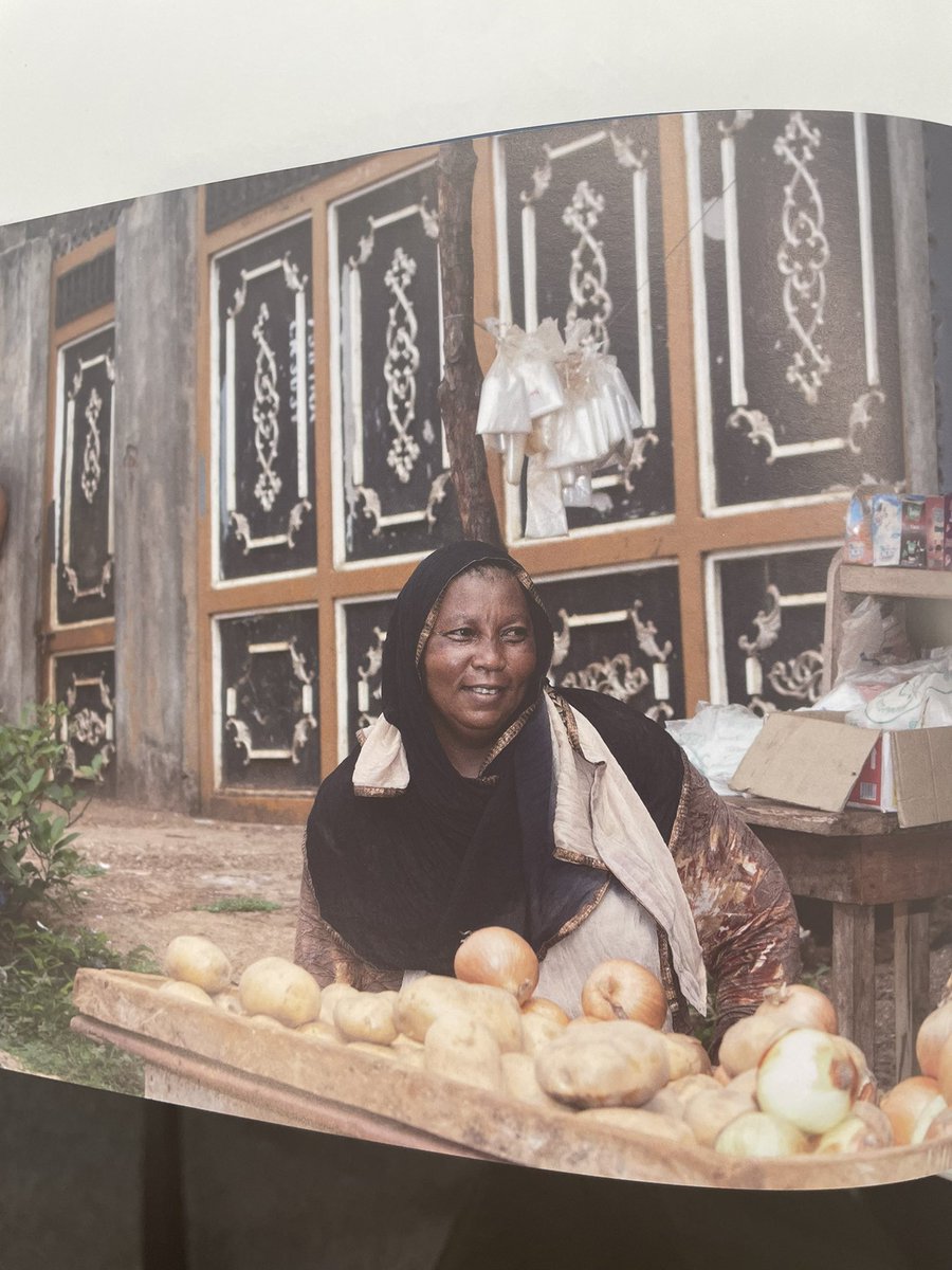 Quel bonheur de retrouver ce livre sur mon bureau ce matin. Énormes félicitations à #AVIPA à #Conakry <a href="/glsurvivorsfund/">Global Survivors Fund</a> et partenaires. La mémoire collective est cruciale dans le parcours de guérison et transformation des victimes de #VS en temps de conflit.