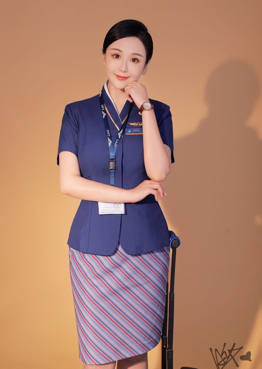 su19880818's tweet photo. 昆明南航乘务长🤗🤗
猫大人 175CM 
#最美空姐 #南航空姐 #女人味 https://t.co/XiOswFUSCR