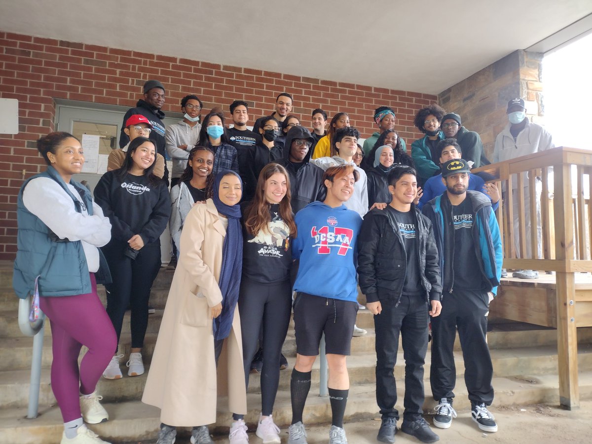 SMLPPGCC's tweet photo. The Southern Management Leadership Program students from Prince George's Community College and Montgomery College in Maryland volunteered this past Saturday at the Interfaith Works Clothing Center in Rockville, Maryland. #pgcc #SMLP #Leadership https://t.co/AP6JmGiIQn