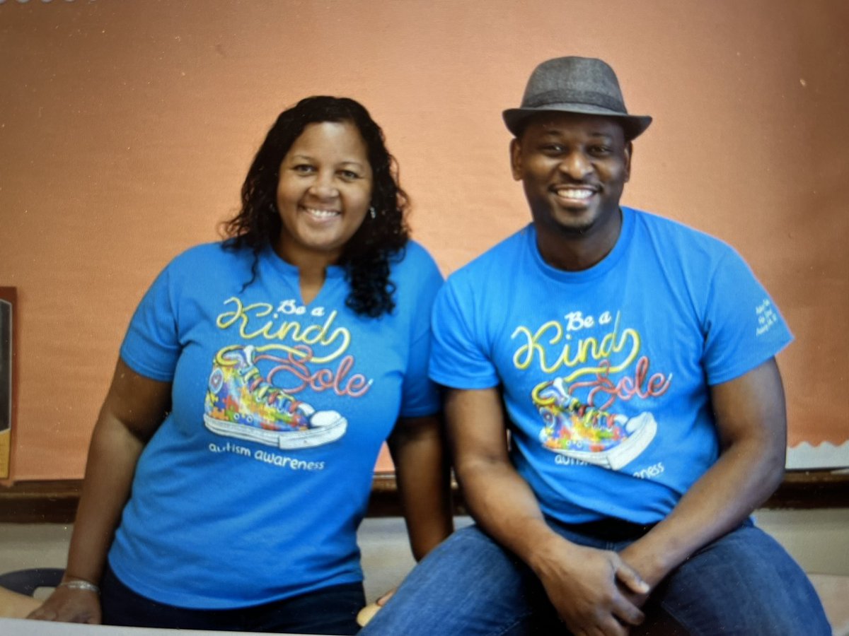 MsMattAPHS's tweet photo. Asbury Park teachers  celebrate Autism Awareness ! #autismawareness @Asbury_ParkSD @dr_kristie @fancynancy613 https://t.co/chjkMjolND