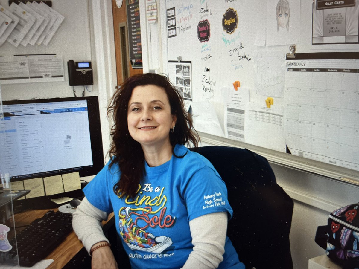 MsMattAPHS's tweet photo. Asbury Park teachers  celebrate Autism Awareness ! #autismawareness @Asbury_ParkSD @dr_kristie @fancynancy613 https://t.co/chjkMjolND