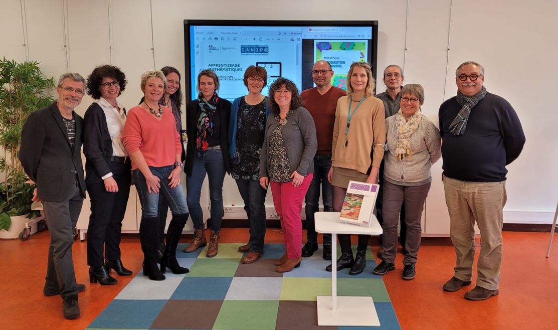 canope_95's tweet photo. La journée "Apprentissage mathématiques : la construction du nombre à l'ère du numérique" initiée par la #DSDEN95 @acversailles et coconstruite avec @canope_95 s'achève.
50 formateurs ont collaboré pour la réussite des élèves. https://t.co/3OAa8PpehX