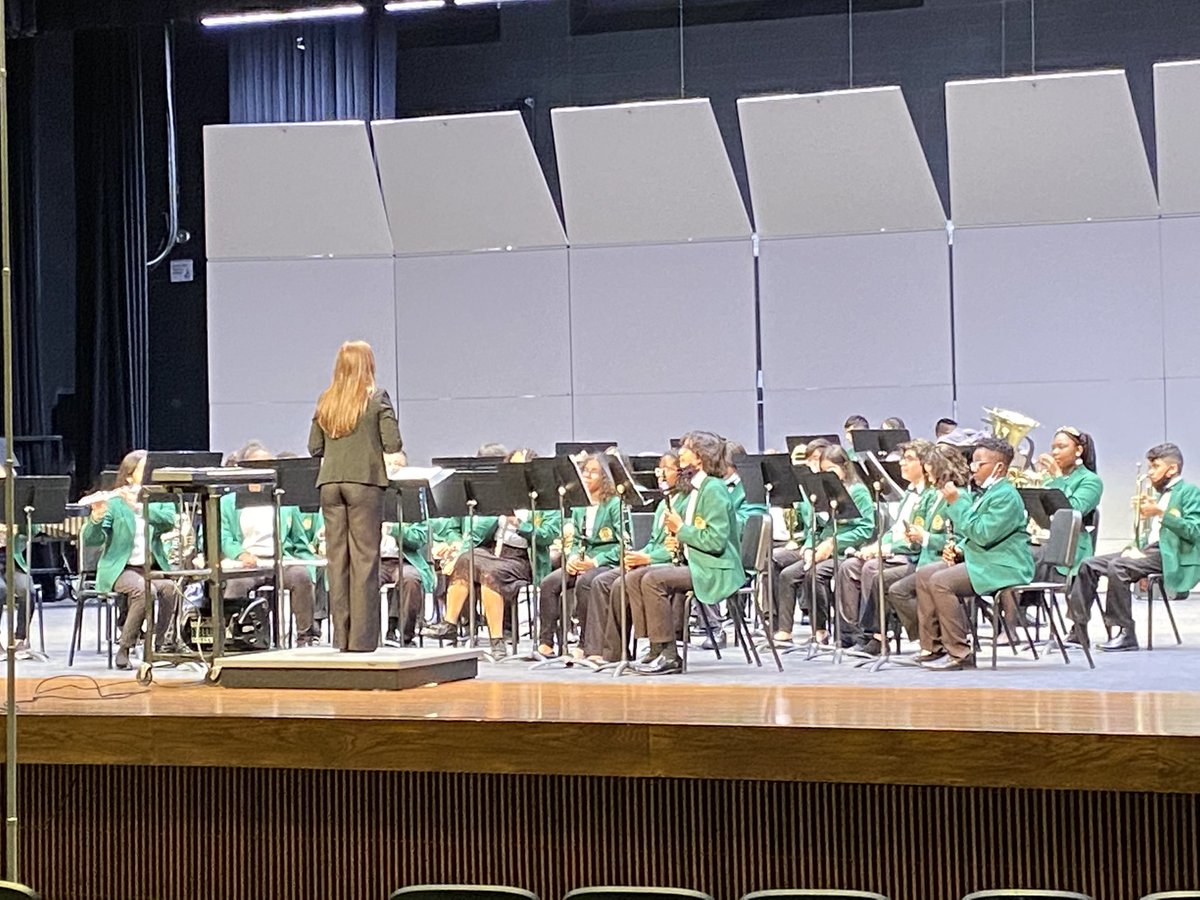 HicksTigersMath's tweet photo. @AlbrightMS Symphonic Band warming up for UIL. So proud of them already. @AliefISD https://t.co/ru0FzTUKxd