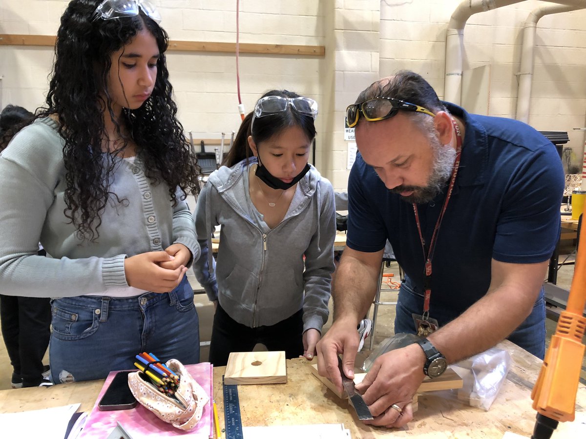 FCMSBobcats's tweet photo. When you hear sounds coming from the shop you know something amazing is in the works!
#bubblegummachines #Engineeringatwork @FBISD_CTE https://t.co/VUfHqAnEtG