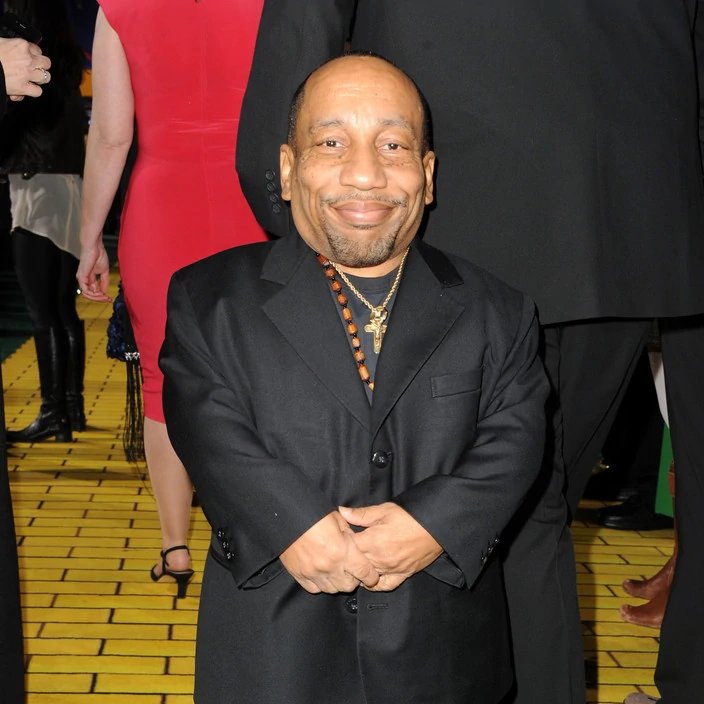 Disney_Wiki's tweet photo. Happy Birthday, Tony Cox
For Disney, he portrayed an Ewok in #StarWars: #ReturnOfTheJedi, Hooter in #CaptainEO, and Knuck in #OzTheGreatAndPowerful. He also voiced Chuck E. Rubber Duck in the #ToyStory Toons short, #PartysaurusRex. https://t.co/vw4728FEEr